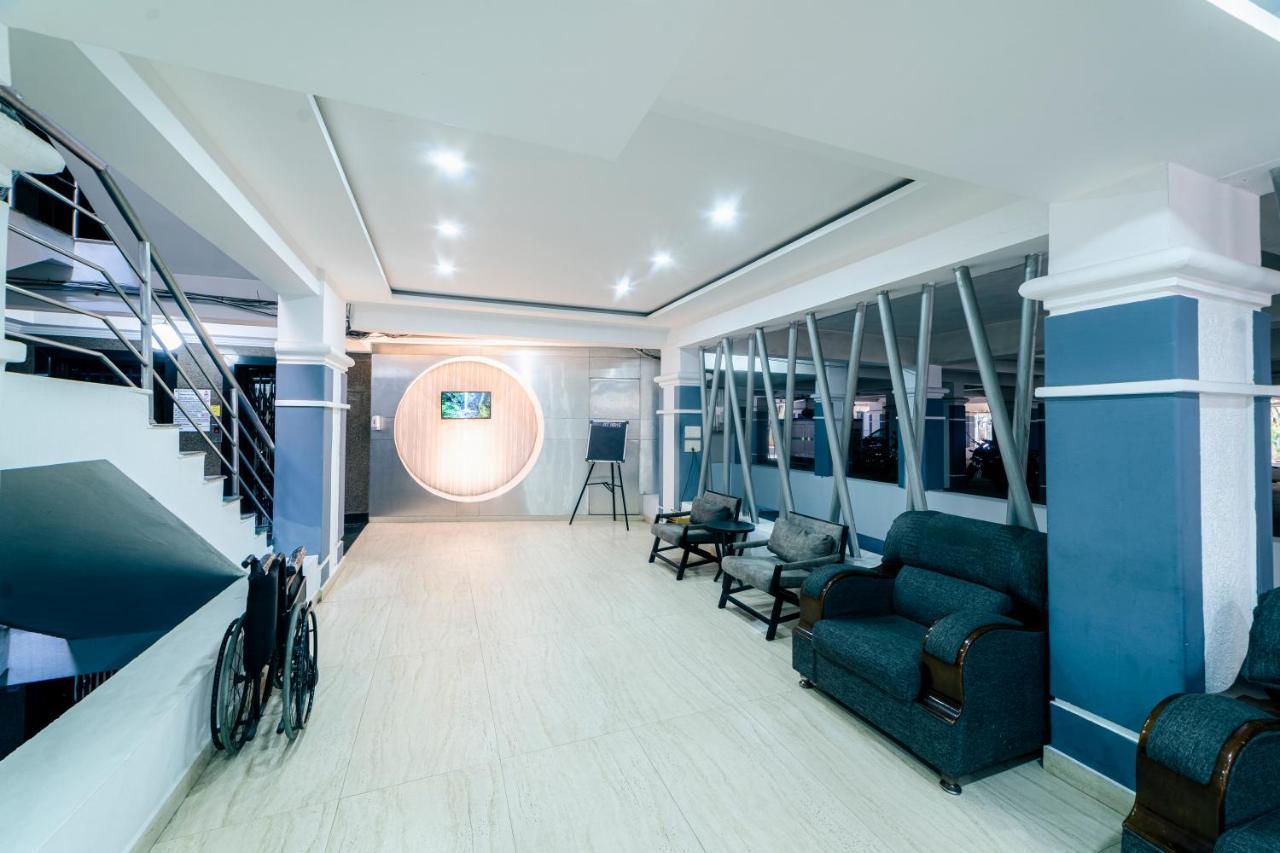Hotel Athome , Whitefields, Kondapur Хидерабад Екстериор снимка
