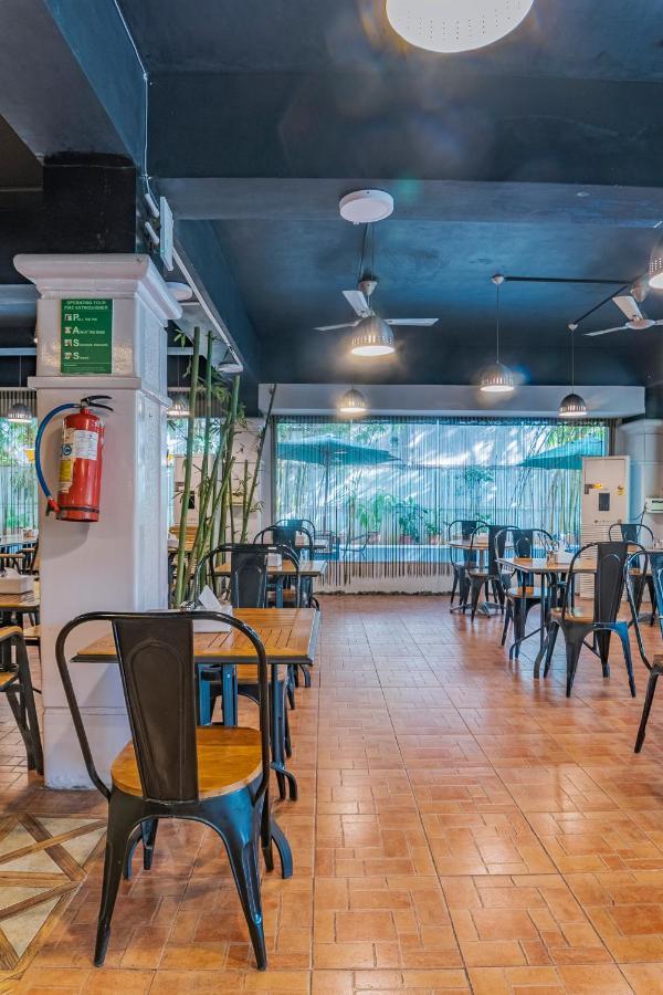 Hotel Athome , Whitefields, Kondapur Хидерабад Екстериор снимка