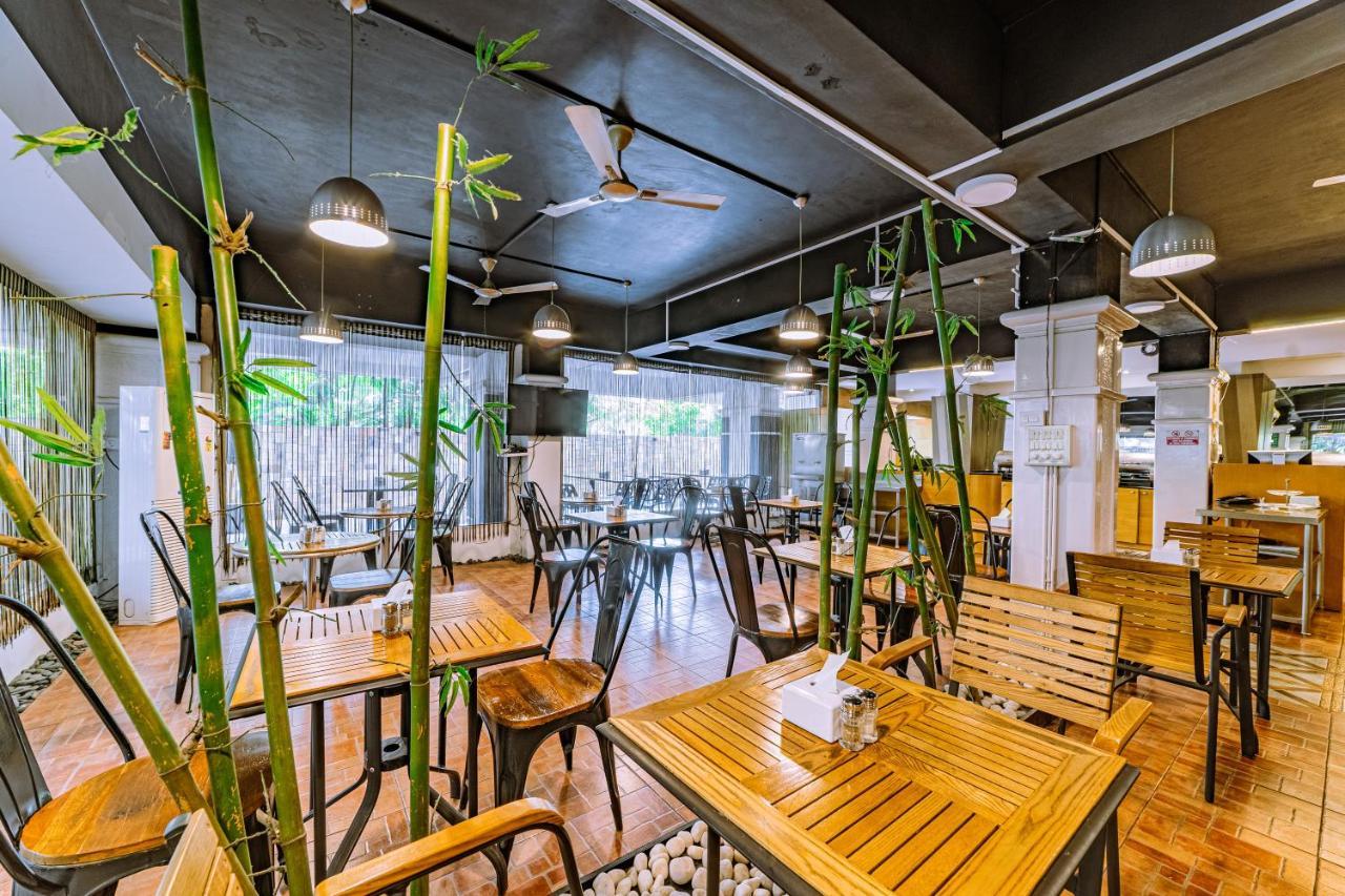 Hotel Athome , Whitefields, Kondapur Хидерабад Екстериор снимка