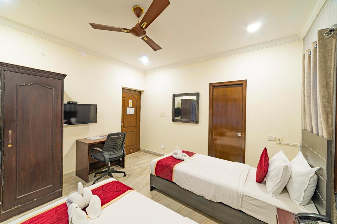 Hotel Athome , Whitefields, Kondapur Хидерабад Екстериор снимка