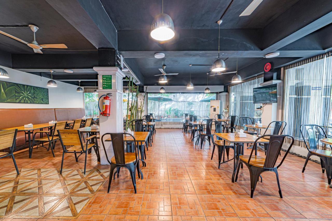 Hotel Athome , Whitefields, Kondapur Хидерабад Екстериор снимка