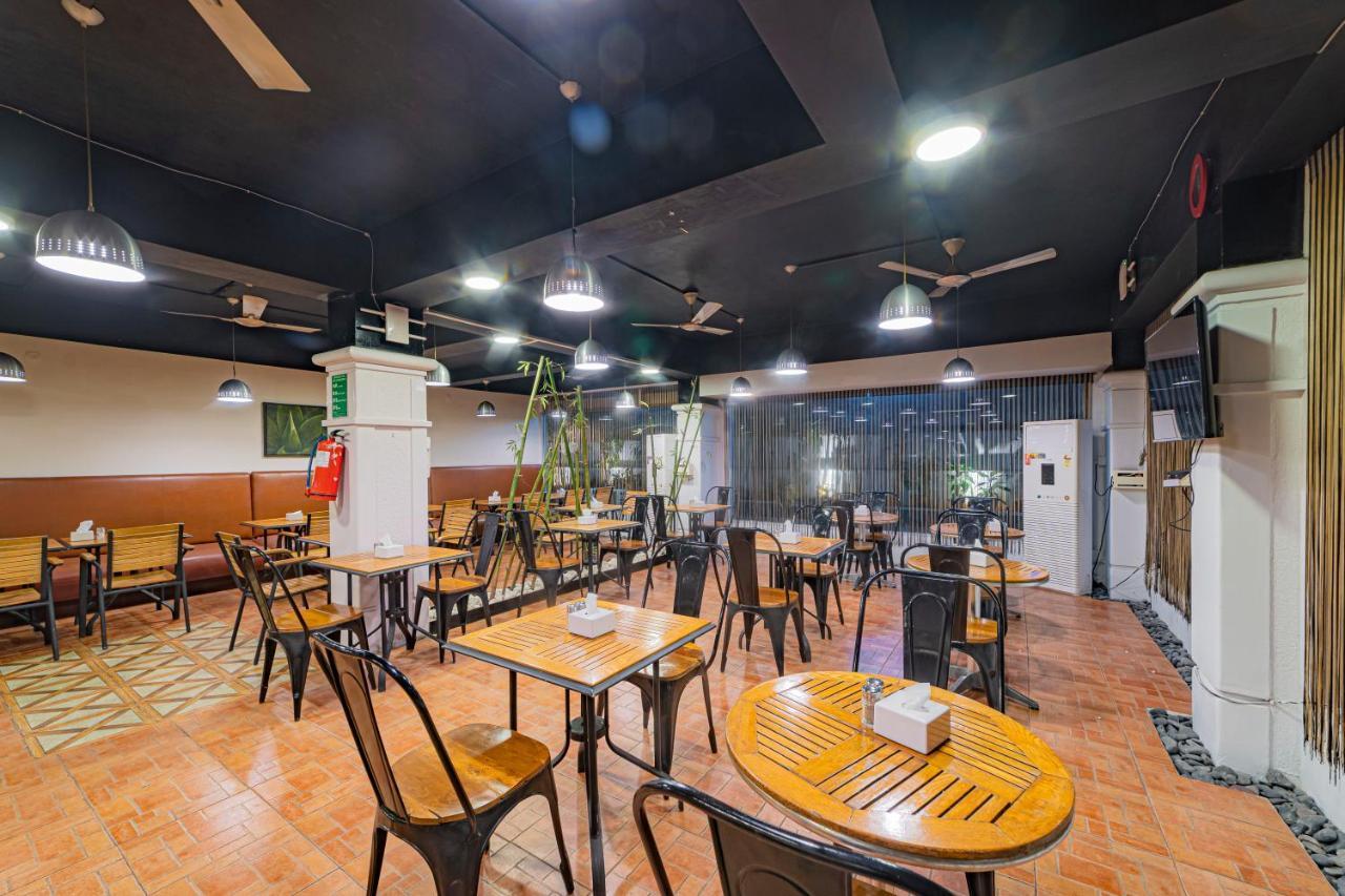 Hotel Athome , Whitefields, Kondapur Хидерабад Екстериор снимка